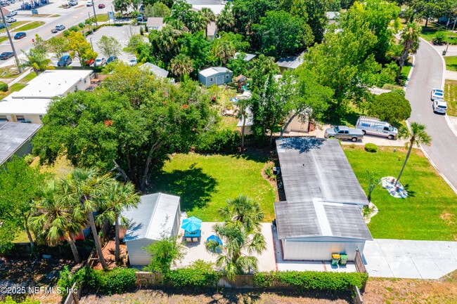 Building Photo - 1717 Sunset Dr
