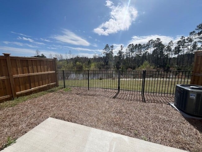 Building Photo - 8405 Paramount Point