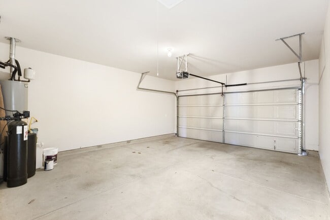 Building Photo - 515 Sage Thrasher