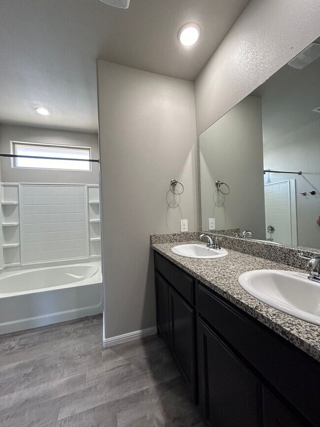 Building Photo - Beautiful Home in Desert Ridge For Lease