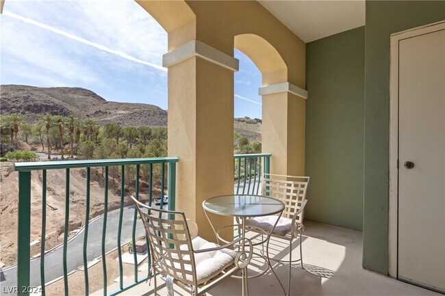 Building Photo - 30 Strada Di Villaggio