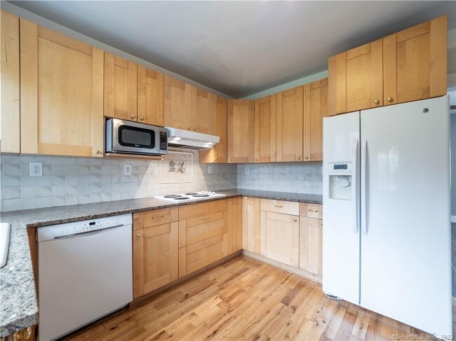 Building Photo - 8 Maplewood Terrace