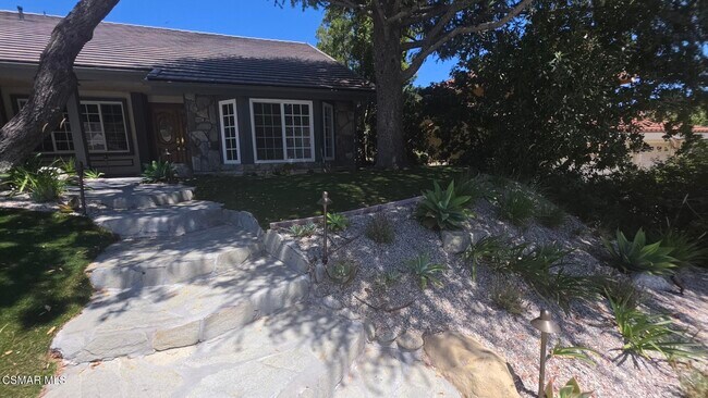 Building Photo - 2794 Parkview Dr