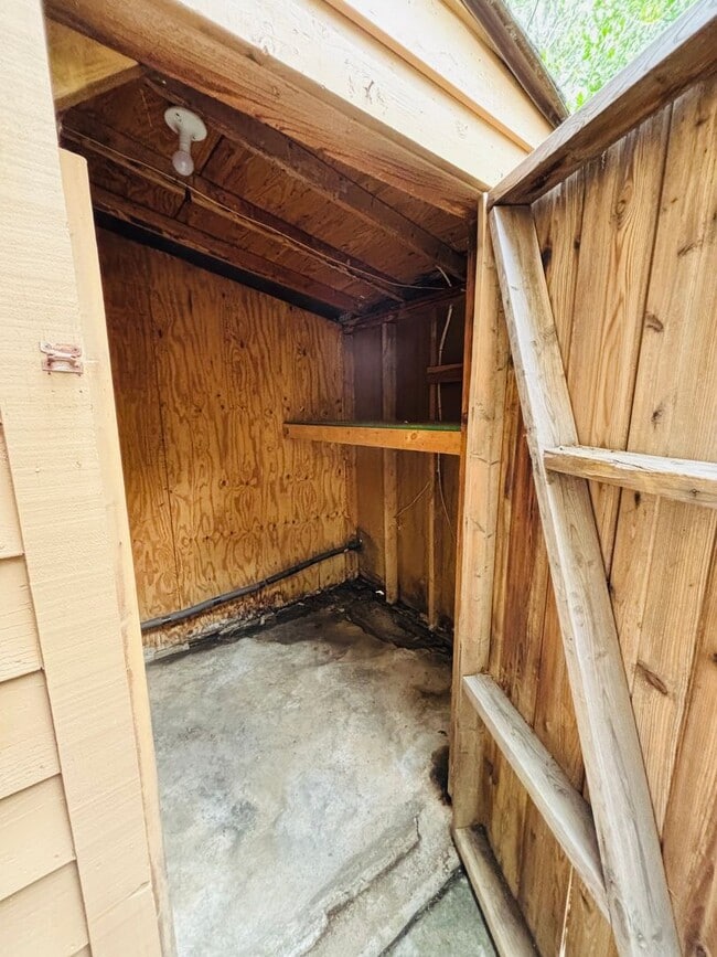 Building Photo - 931 Lora Ln