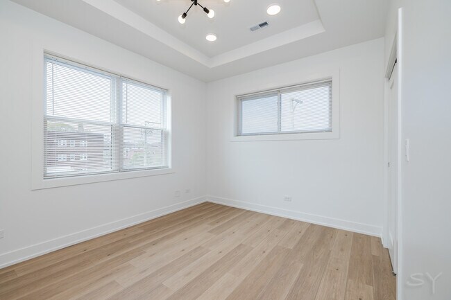 Building Photo - 6050 S Eberhart Ave