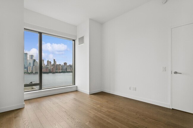 Building Photo - 99 Hudson St