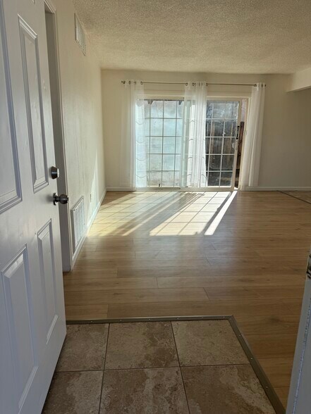 Building Photo - 144 E Avenue Q