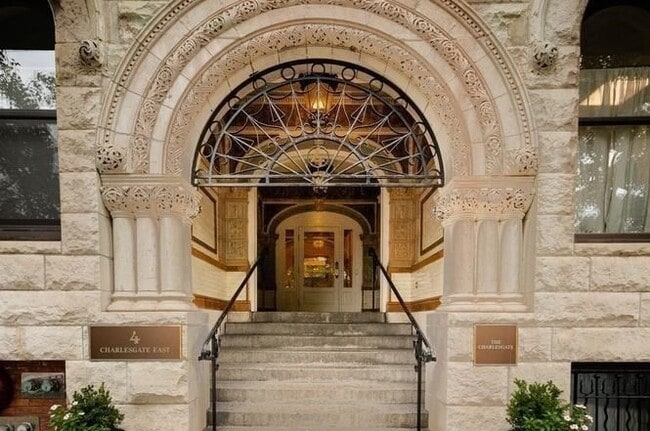 Building Photo - 4 Charlesgate E