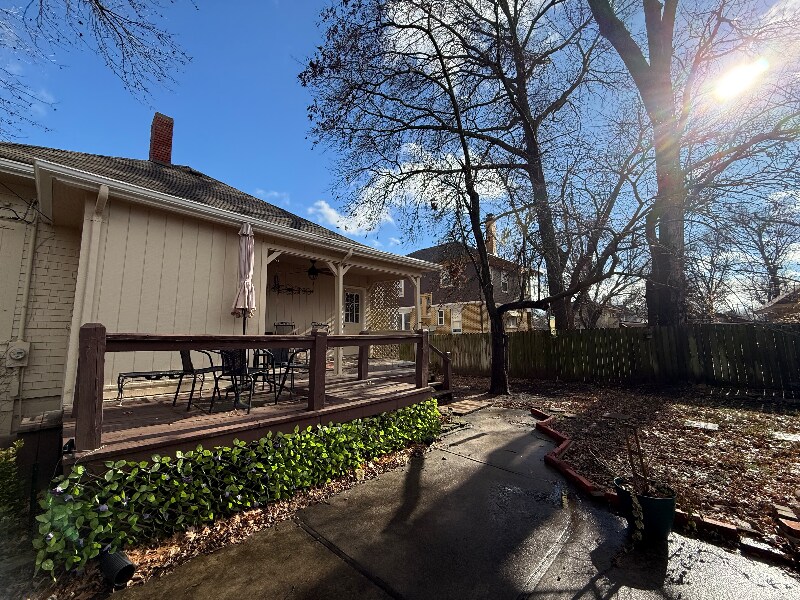 Building Photo - 940 S Cedar St