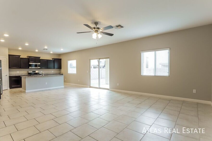 Building Photo - 12102 E Metz Dr