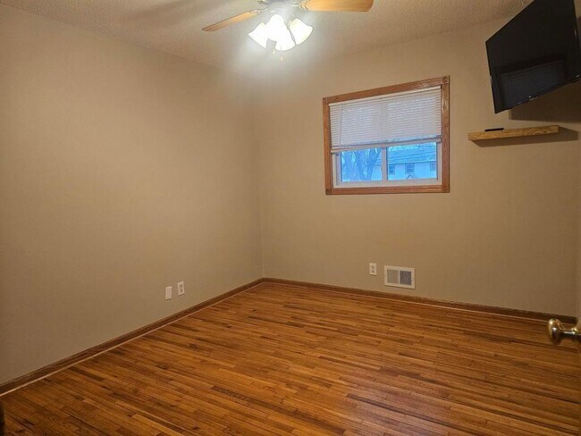 Building Photo - 1209 Pearson Pkwy