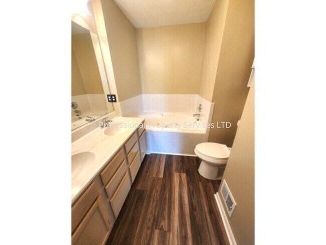 Building Photo - 5351 Regal Ct