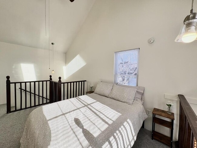 Building Photo - 171 Oak St