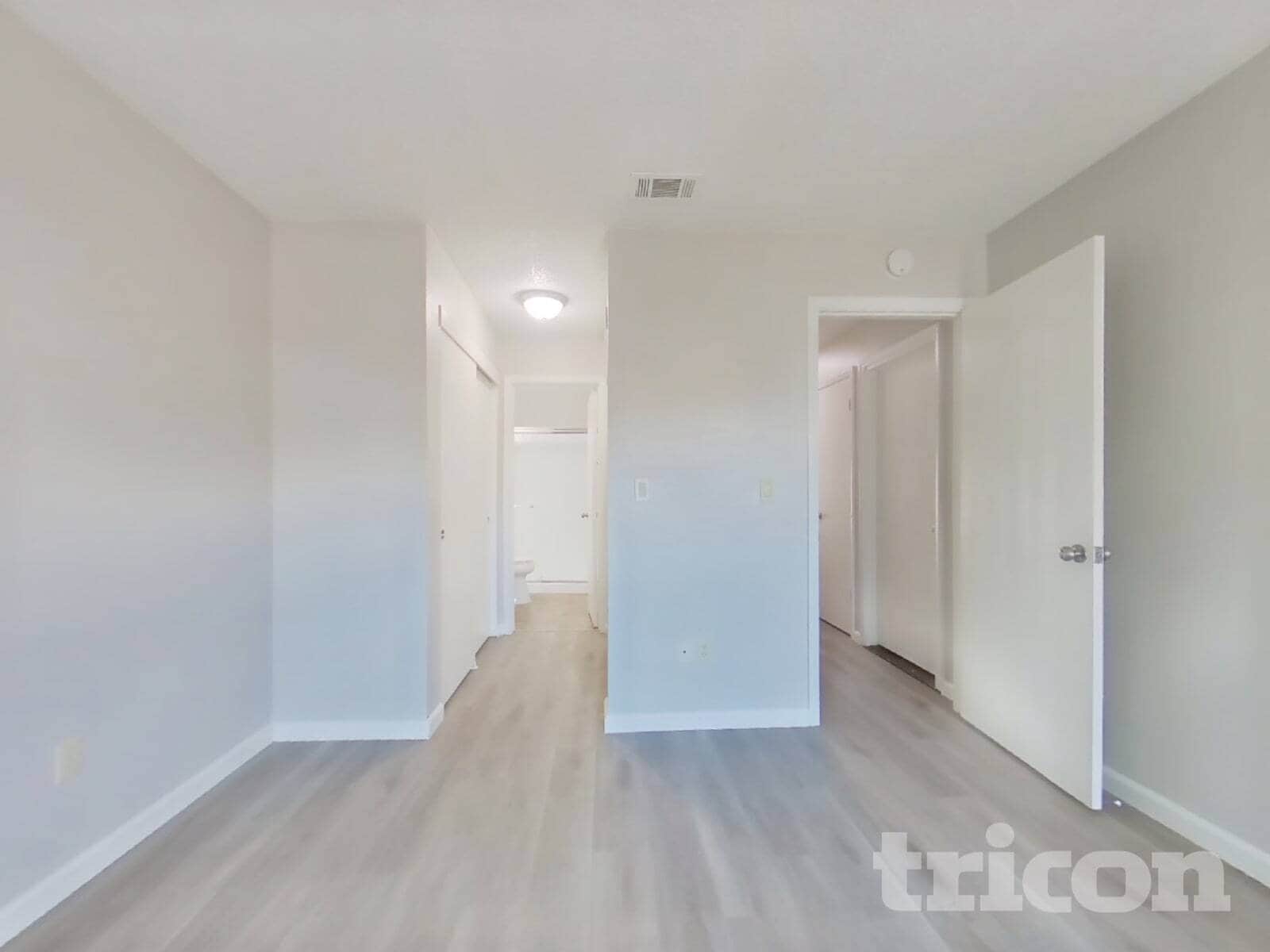 Building Photo - 9411 Aizenberg Cir