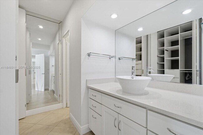 Building Photo - 2451 Brickell Ave