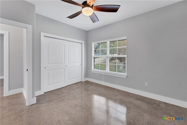 Building Photo - 1355 Estate Dr