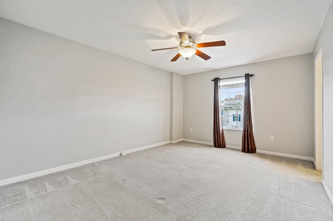 Building Photo - 2711 Canterbury Dr