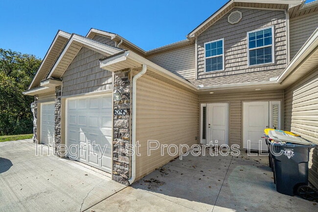 Building Photo - 6311 NE 44th St