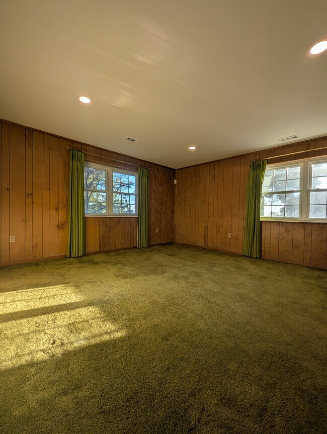 Building Photo - 201 Highland Cir