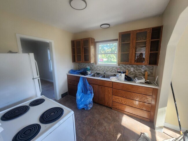 Building Photo - Charming 2bd Home in Roseville- Close to E...