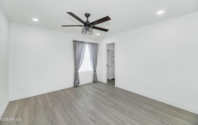 Building Photo - 1433 W Port Au Prince Ln