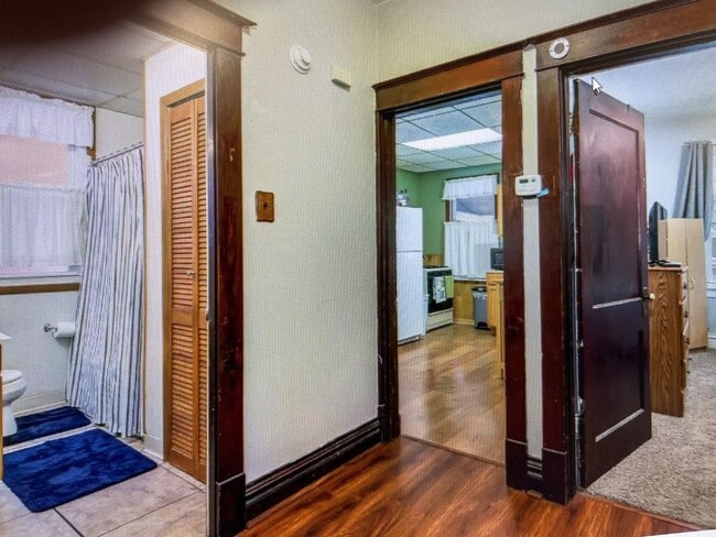 Building Photo - 4424 Dewey Ave