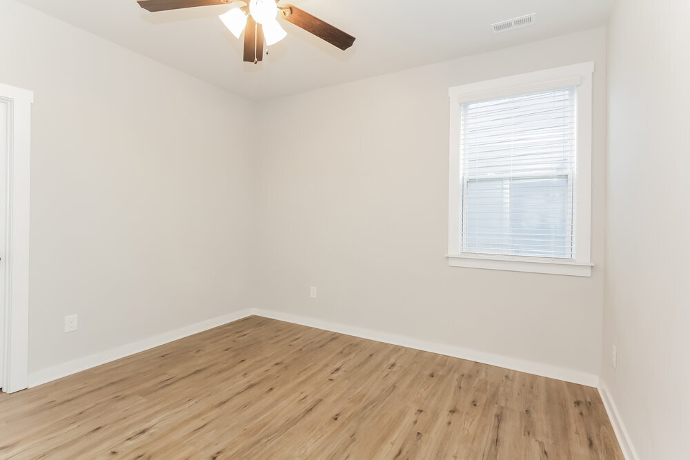 Building Photo - 952 Elderberry Ln