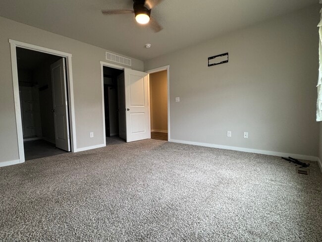 Building Photo - 2200 Barry Dr