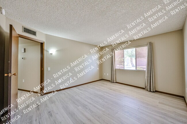 Building Photo - 13610 N 108th Dr