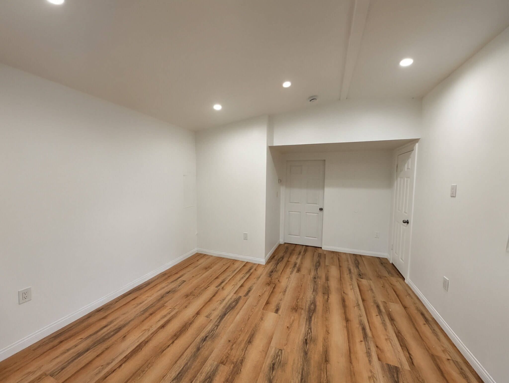 Building Photo - 2125 Carmona Ave