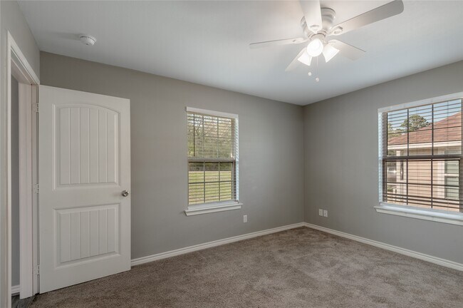 Building Photo - 100 Shorewood Dr