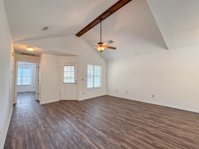 Building Photo - 7 Clayton Ln