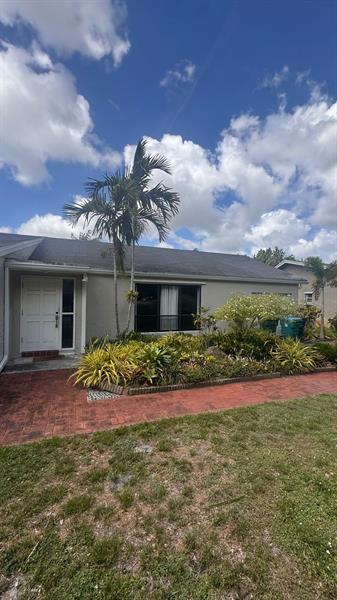 Building Photo - 10188 SW 53rd Ct