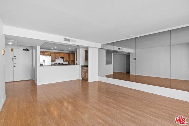 Building Photo - 10535 Wilshire Blvd