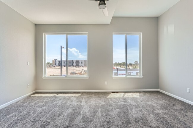 Building Photo - 5315 E 63rd Pl