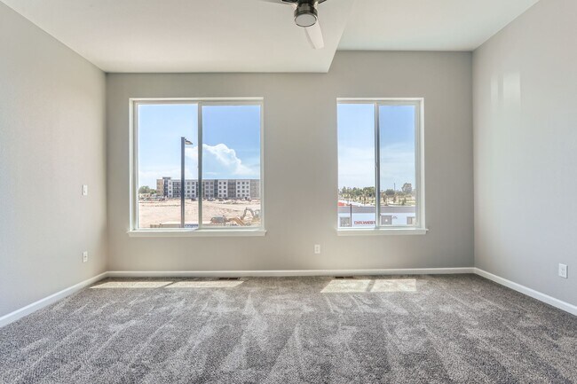 Building Photo - Stunning 3 Bed 2 1/2 Bath Home - Move in Special!