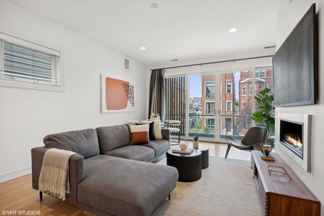 Building Photo - 1021 N Hermitage Ave