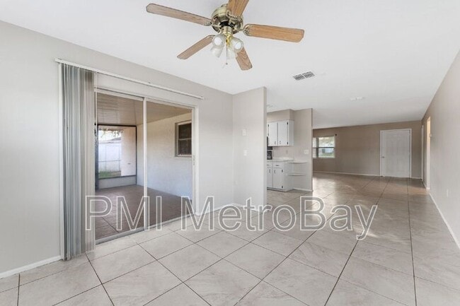 Building Photo - 7250 Applegate Dr