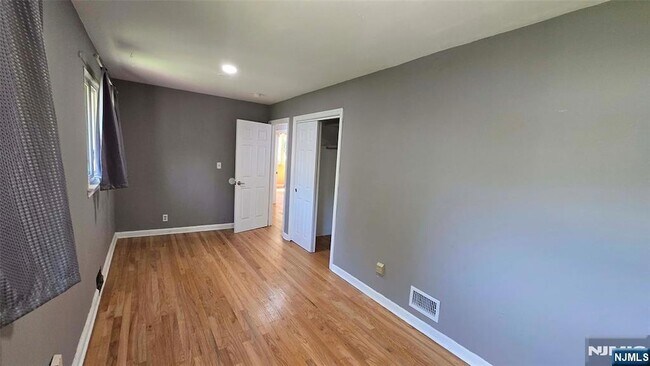 Building Photo - 40 Beechwood Rd