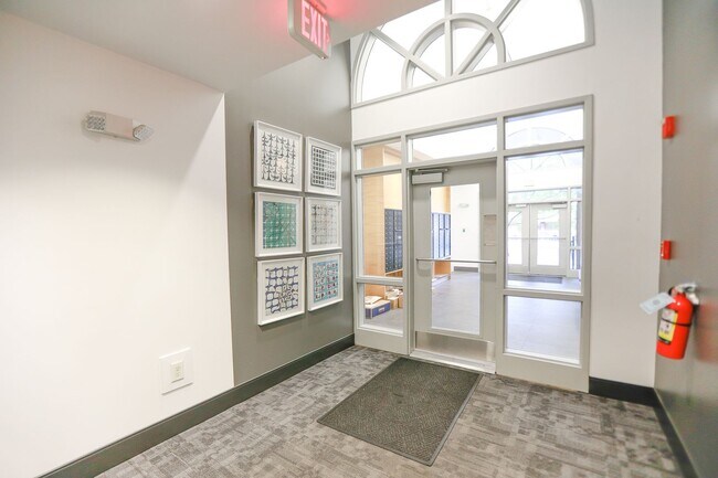 Building Photo - Downtown Norfolk Condo
