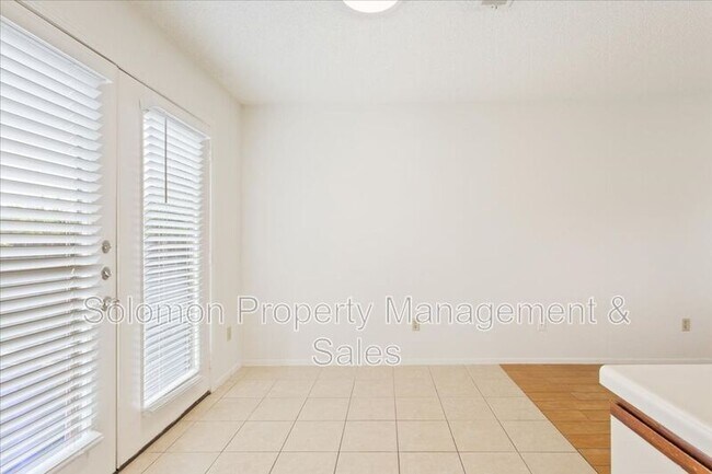 Building Photo - 1015 E Yager Ln