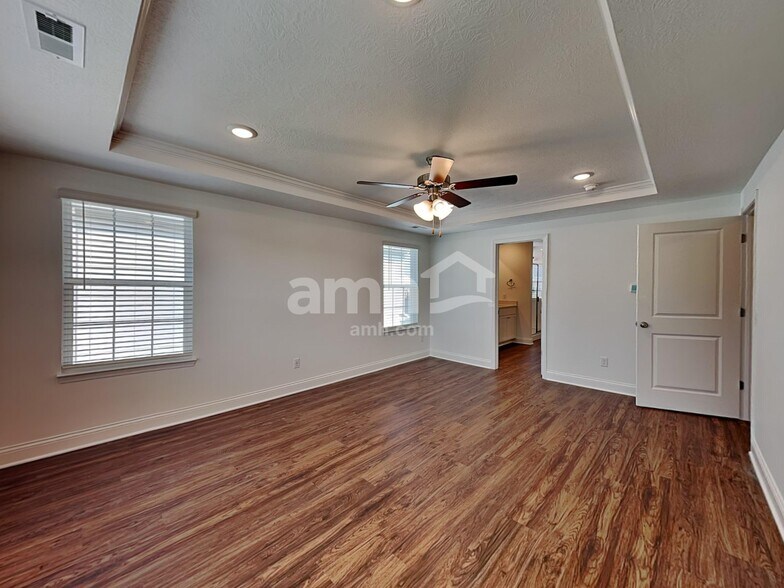 Building Photo - 8396 Northpoint Dr
