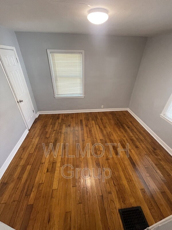 Building Photo - 615 N Tibbs Ave