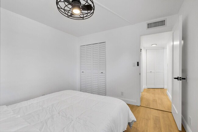 Building Photo - 12911 Briarlake Dr