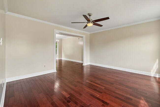 Building Photo - Beautifully updated and spacious 5-bedroom, 3.5-bath home for rent in the heart of Woodbridge