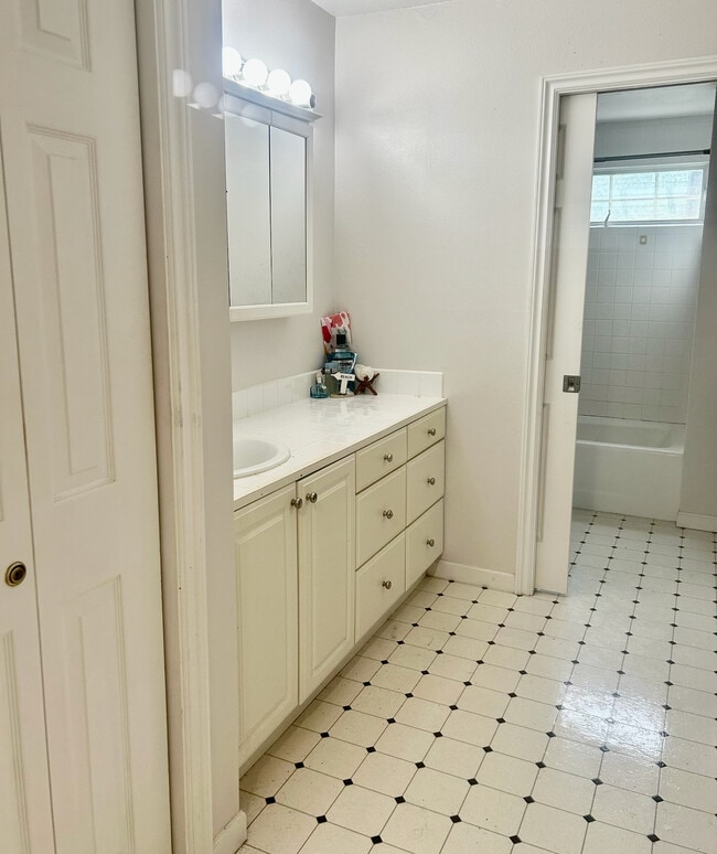 Building Photo - 116 Hanupaoa Pl