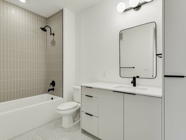 Building Photo - 1701 Simond Ave Ave