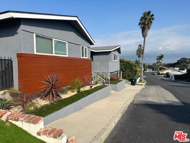 Building Photo - 4445 Don Zarembo Dr