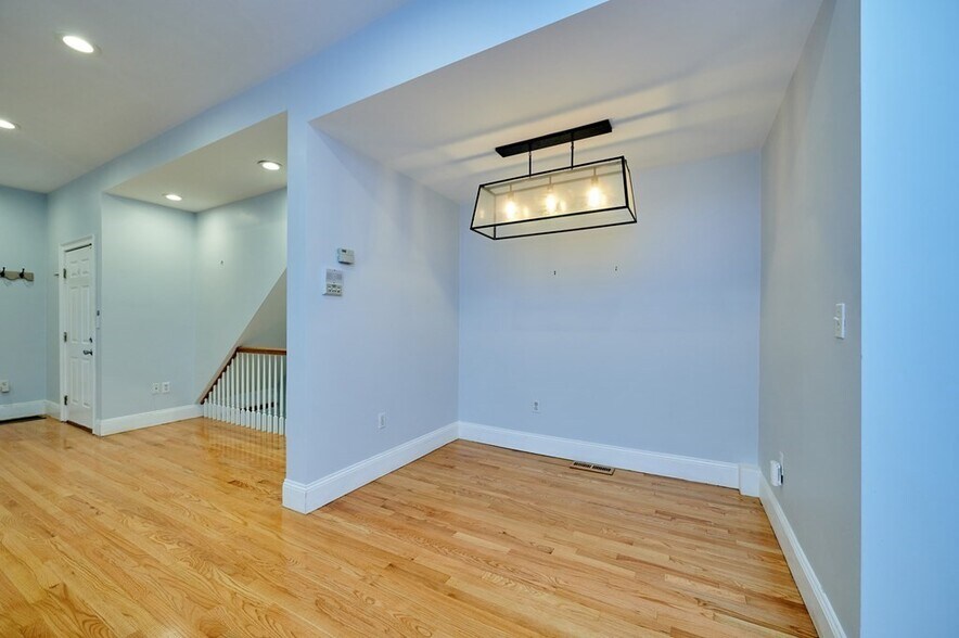 Building Photo - 156 Dorchester St