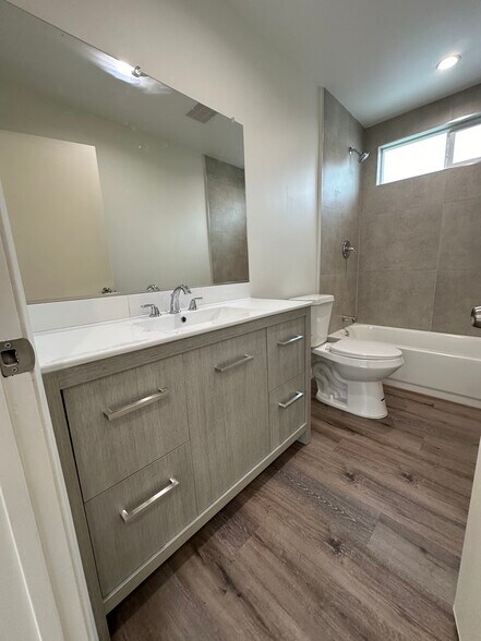 Building Photo - 3623 W 105th St